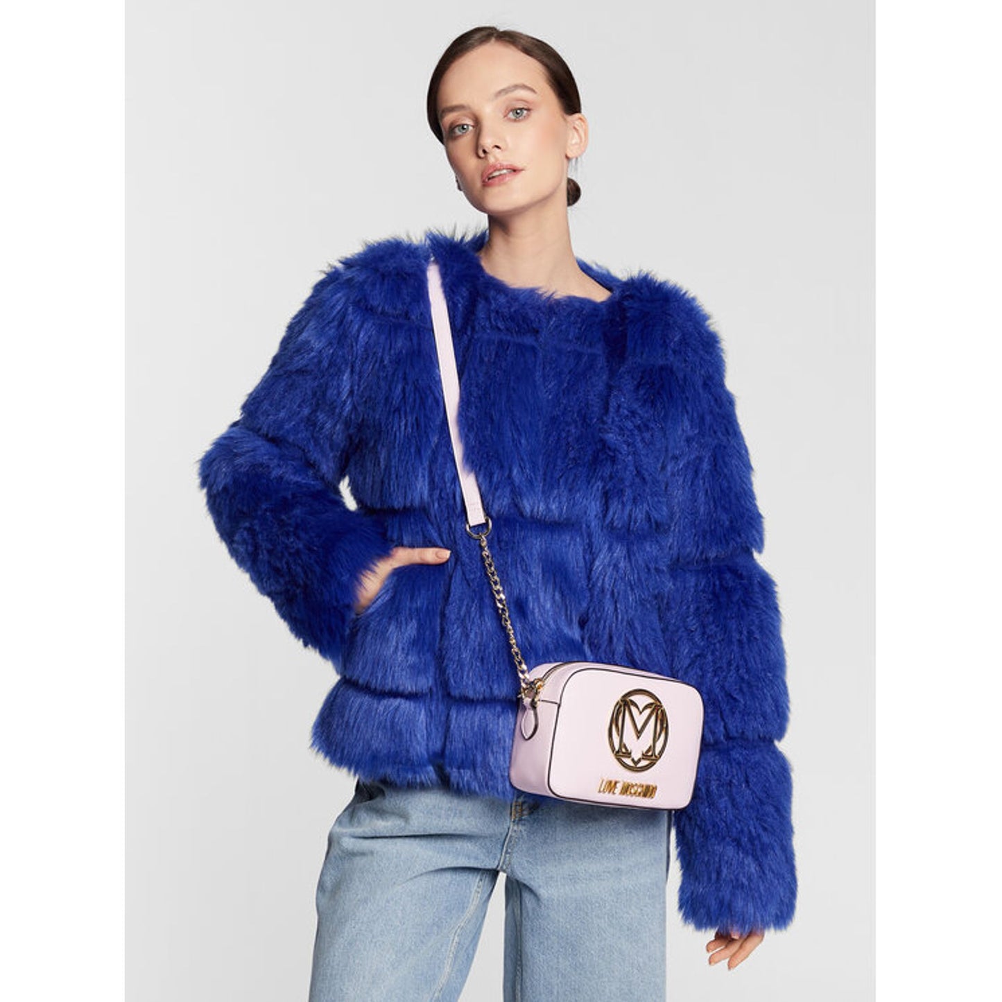 Sac bandoulière Love Moschino – Le chic compact au quotidien